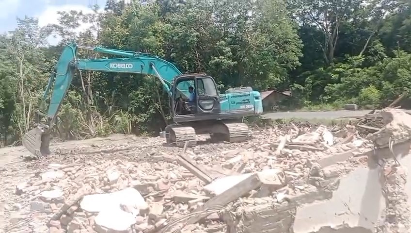 Diduga Tanpa Persetujuan Bupati, Gedung Pustu di Desa Mio Dibongkar untuk Pembangunan Koperasi Merah Putih